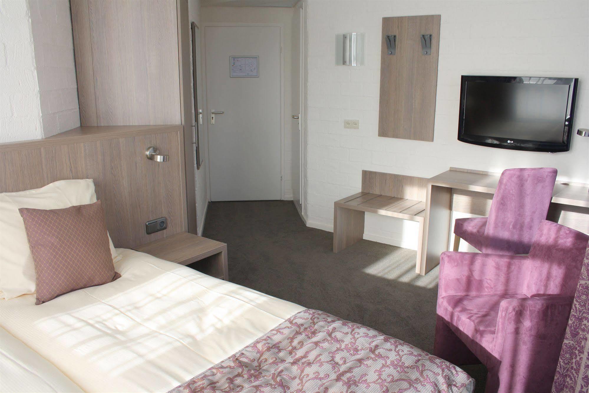 Eurohotel Leeuwarden Bagian luar foto