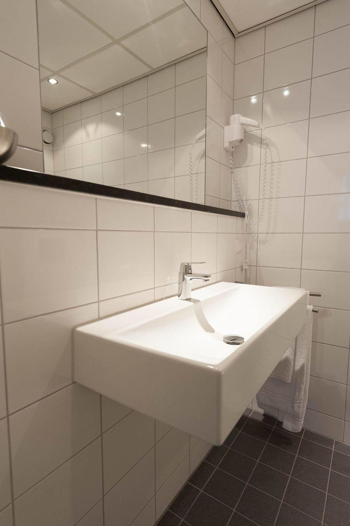 Eurohotel Leeuwarden Bagian luar foto