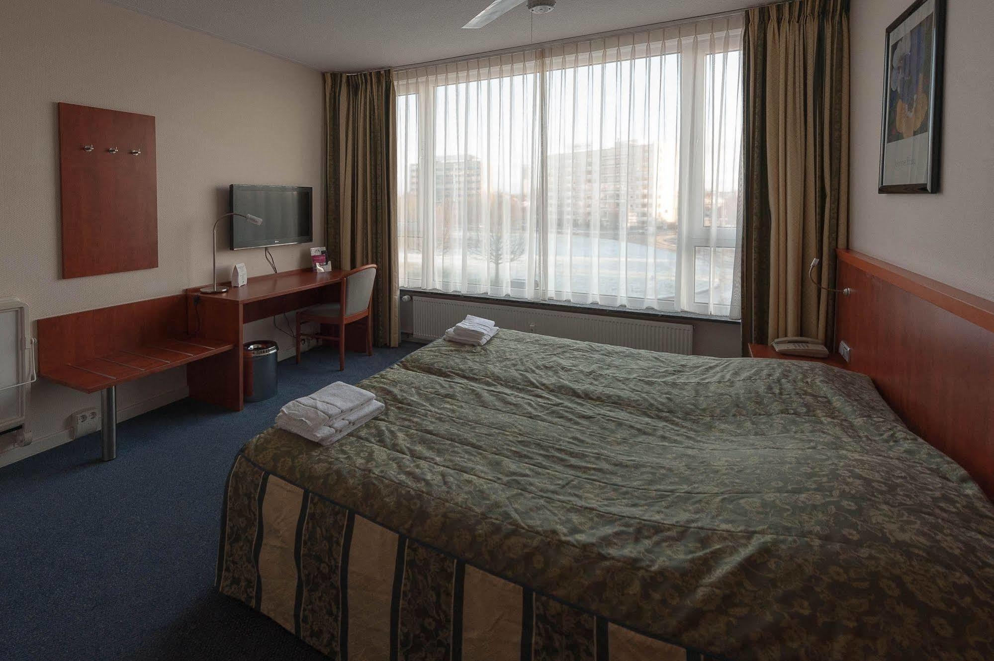 Eurohotel Leeuwarden Bagian luar foto