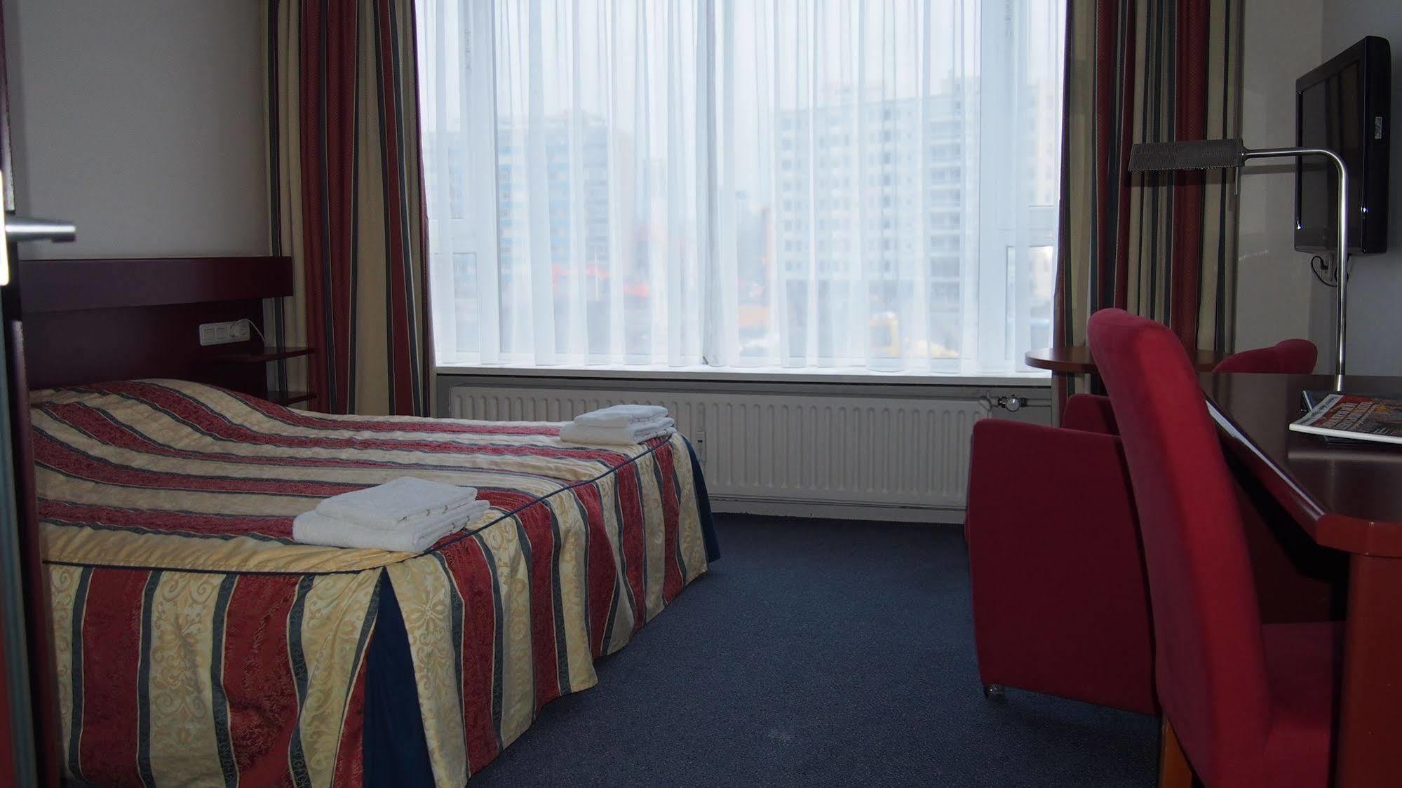 Eurohotel Leeuwarden Bagian luar foto